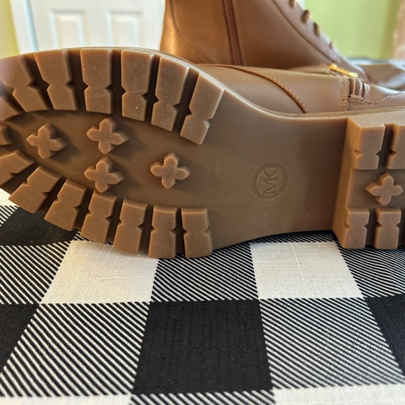 NWOB Michael Kors Tatum Tan Leather Boots w/Buckles - Picture 4 of 15